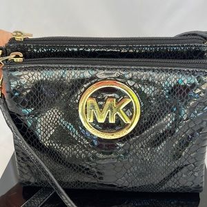 Michael kors cross body. Multi compartments, black snake leather.